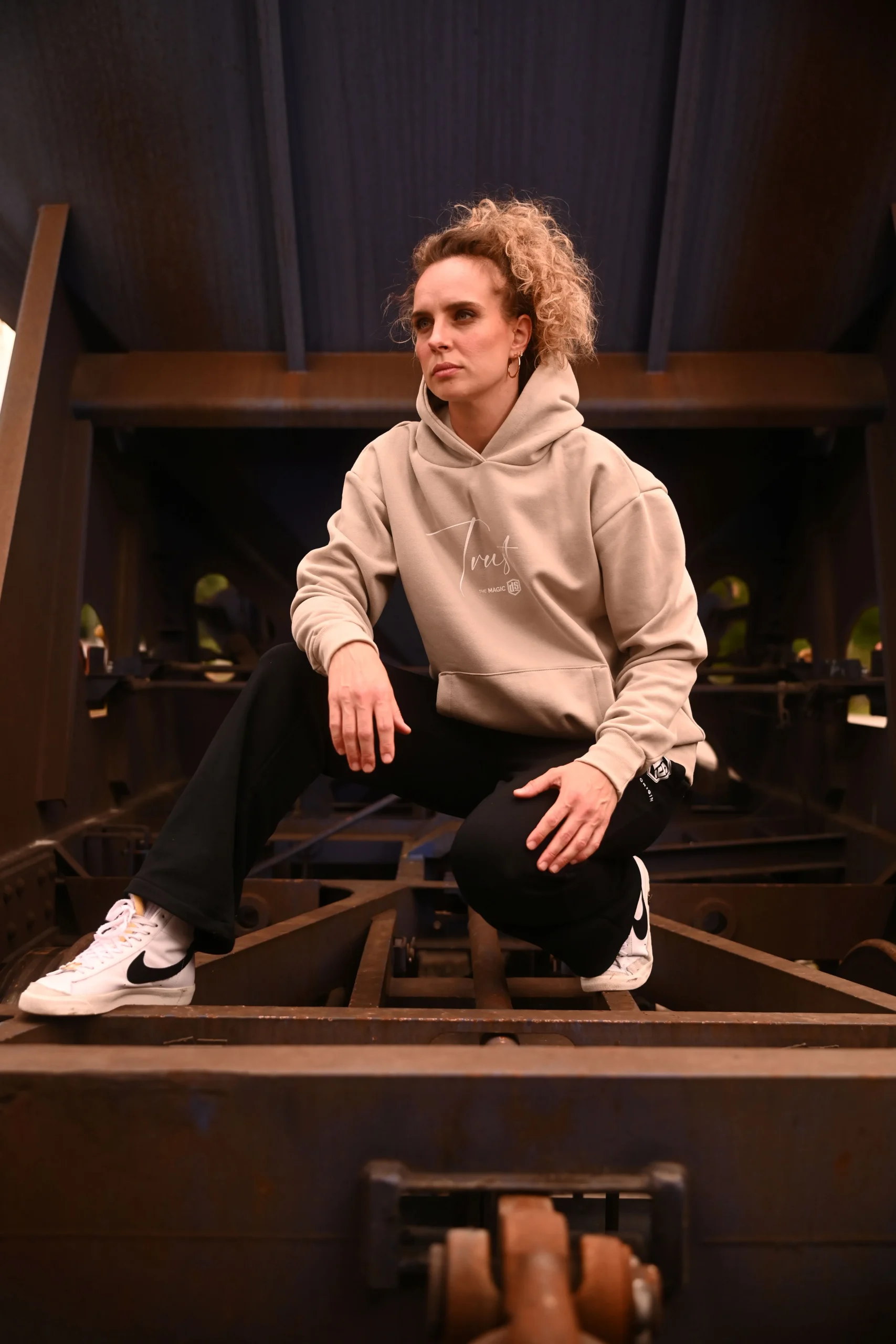 OVERSIZED HOODIE - TRUST THE MAGIC – Bild 6