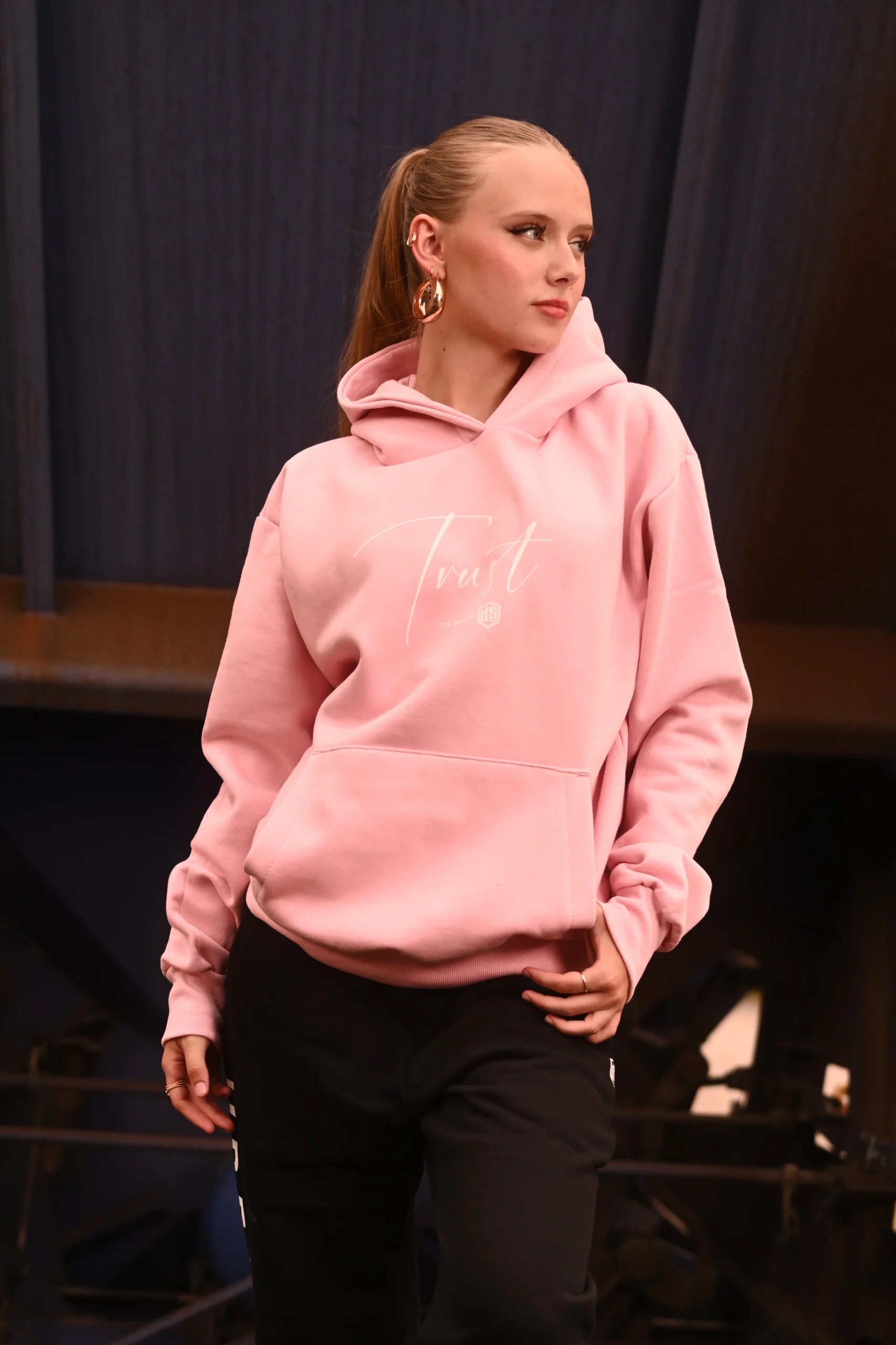 OVERSIZED HOODIE - TRUST THE MAGIC – Bild 5