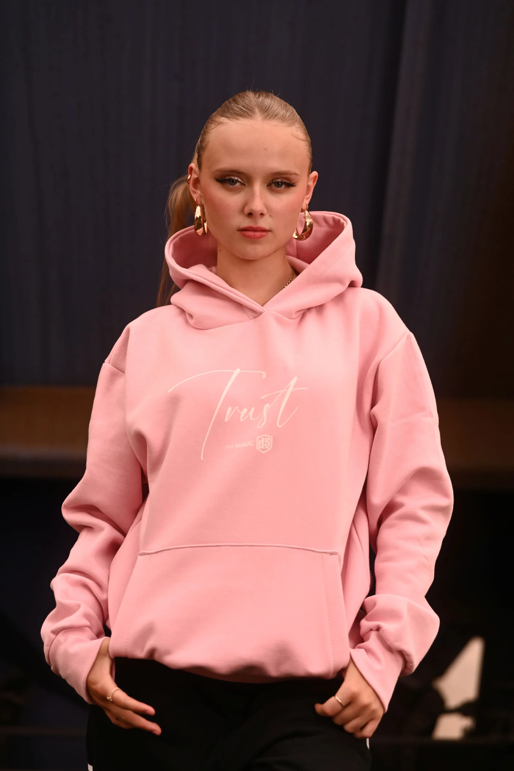 OVERSIZED HOODIE - TRUST THE MAGIC – Bild 2