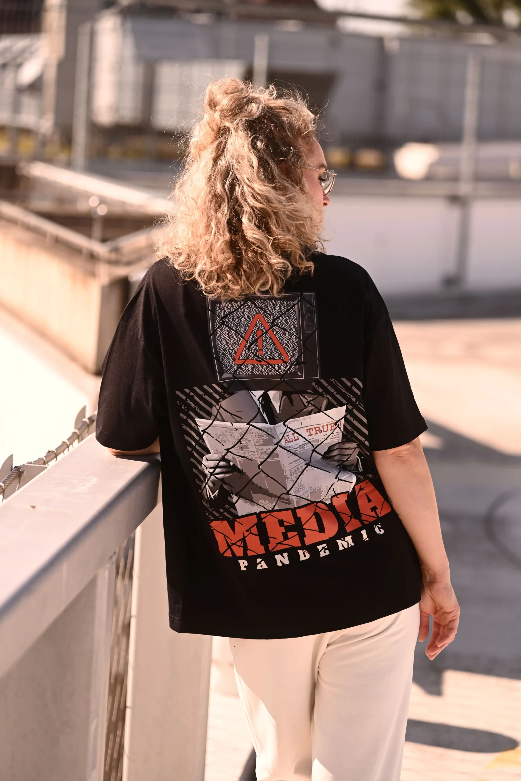 OVERSIZED SHIRT - MEDIA PANDEMIC – Bild 4