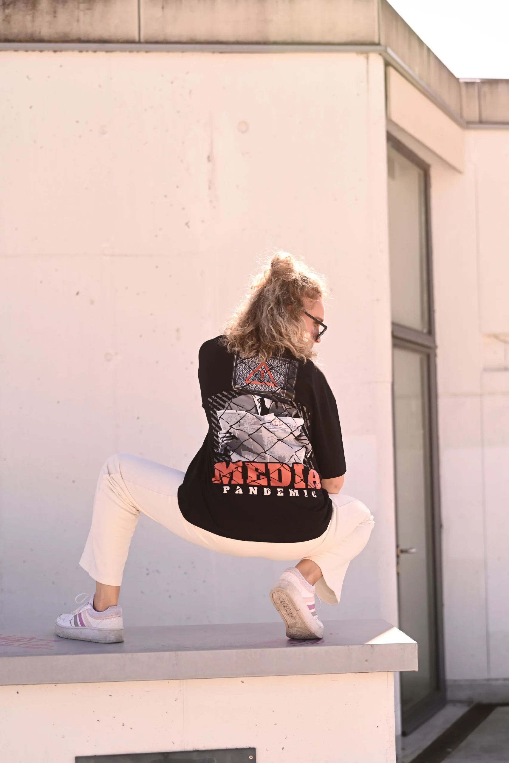 OVERSIZED SHIRT - MEDIA PANDEMIC – Bild 2